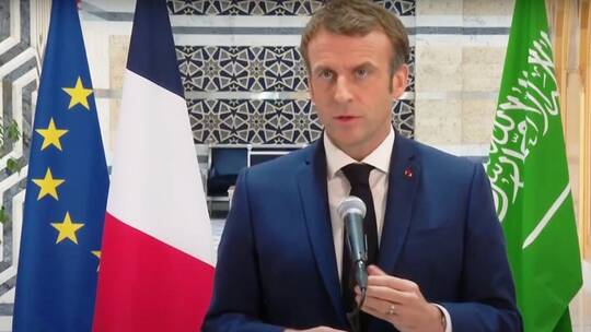 ماكرون يعلن عن مبادرة فرنسية سعودية لمعالجة الأزمة بين دول الخليج ولبنان